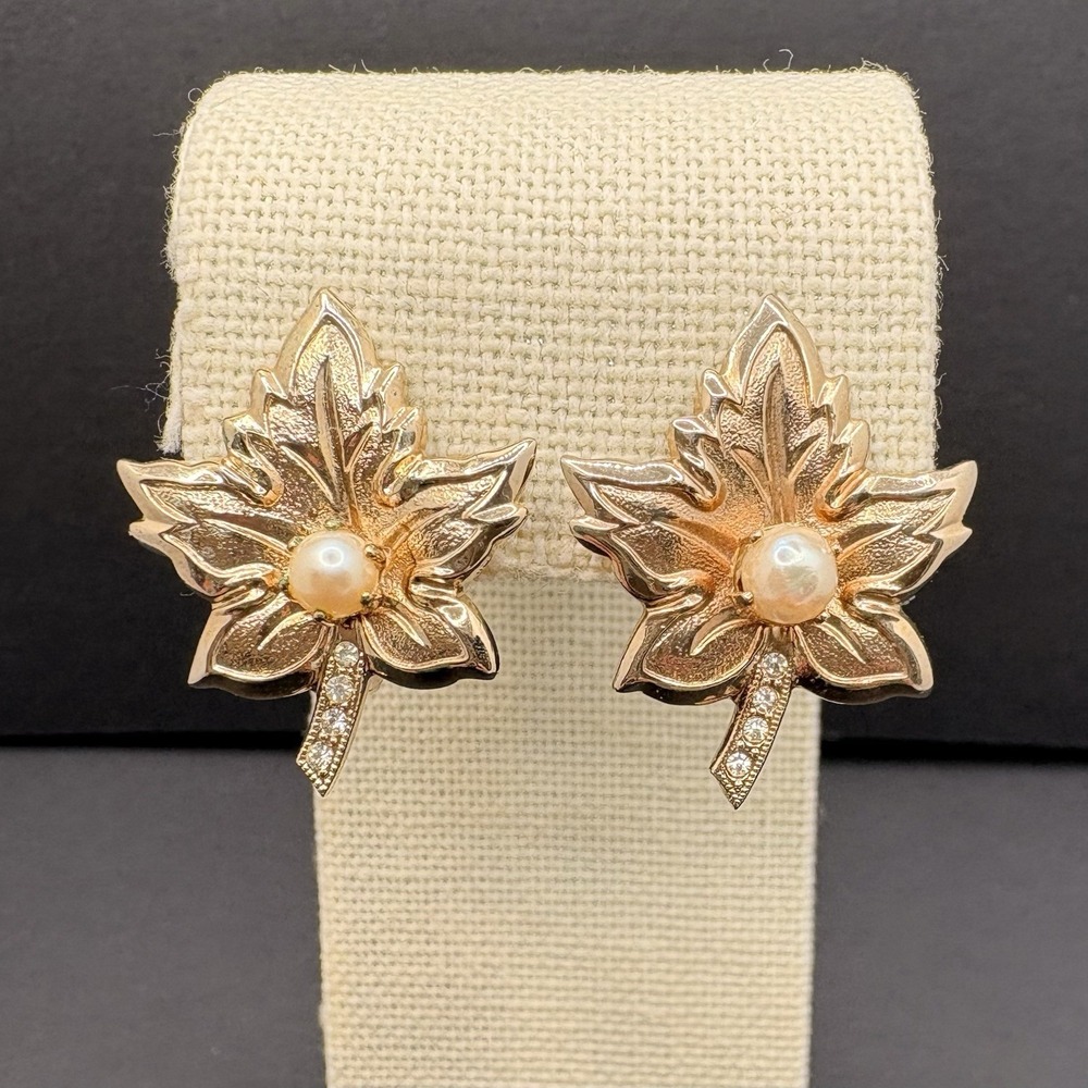 Vintage Judy Lee Faux Pearl Rhinestone Gold Tone‎ Textured Leaf Clip On Earrings